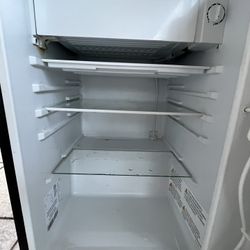 Mini Fridge without Freezer - AUTO DEFROST, Reversible Single Door, Glass Shelf Refrigerator - A Sp
