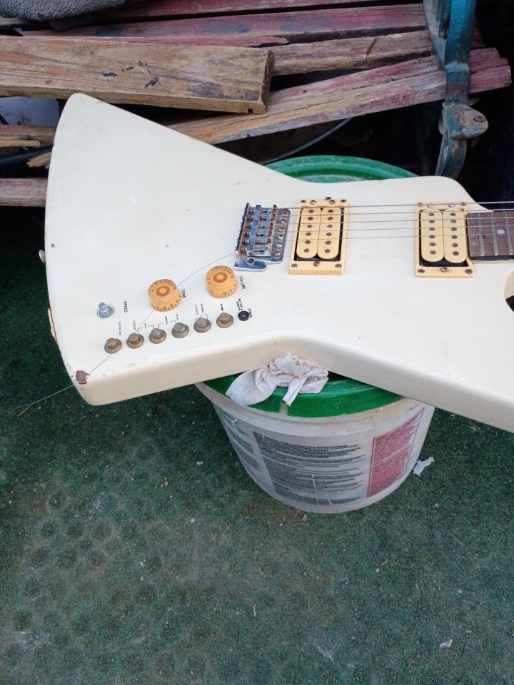 1980 Vintage Electric Guitar