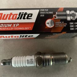 Autolite Sparkplugs XP 104 , Qty 8