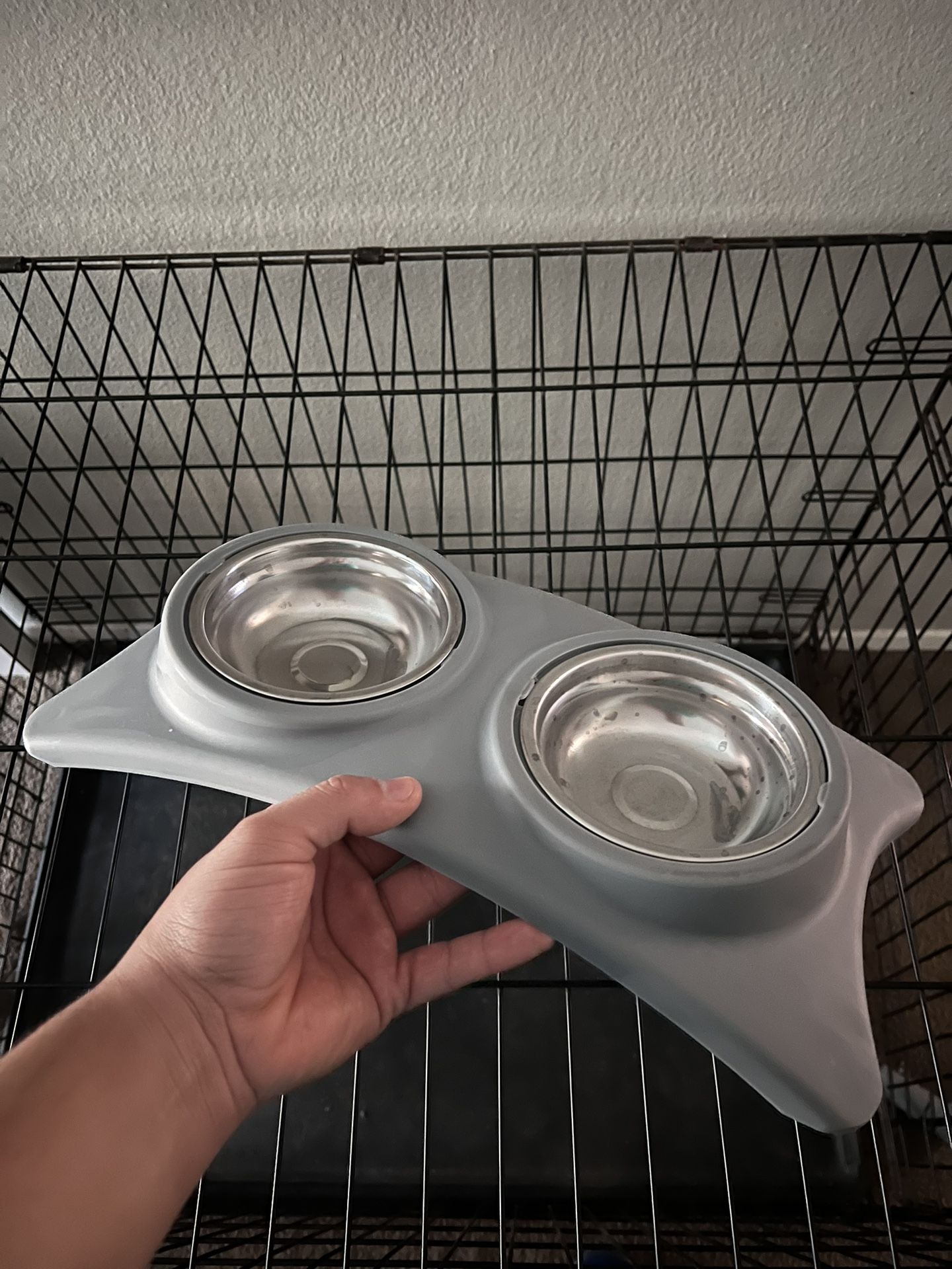 Small Pet Stand With Bowls