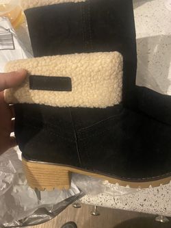 Black Furry Boots