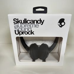 Lot of 50 Brand New Skullcandy Supreme Sound Uprock Headphones in Black