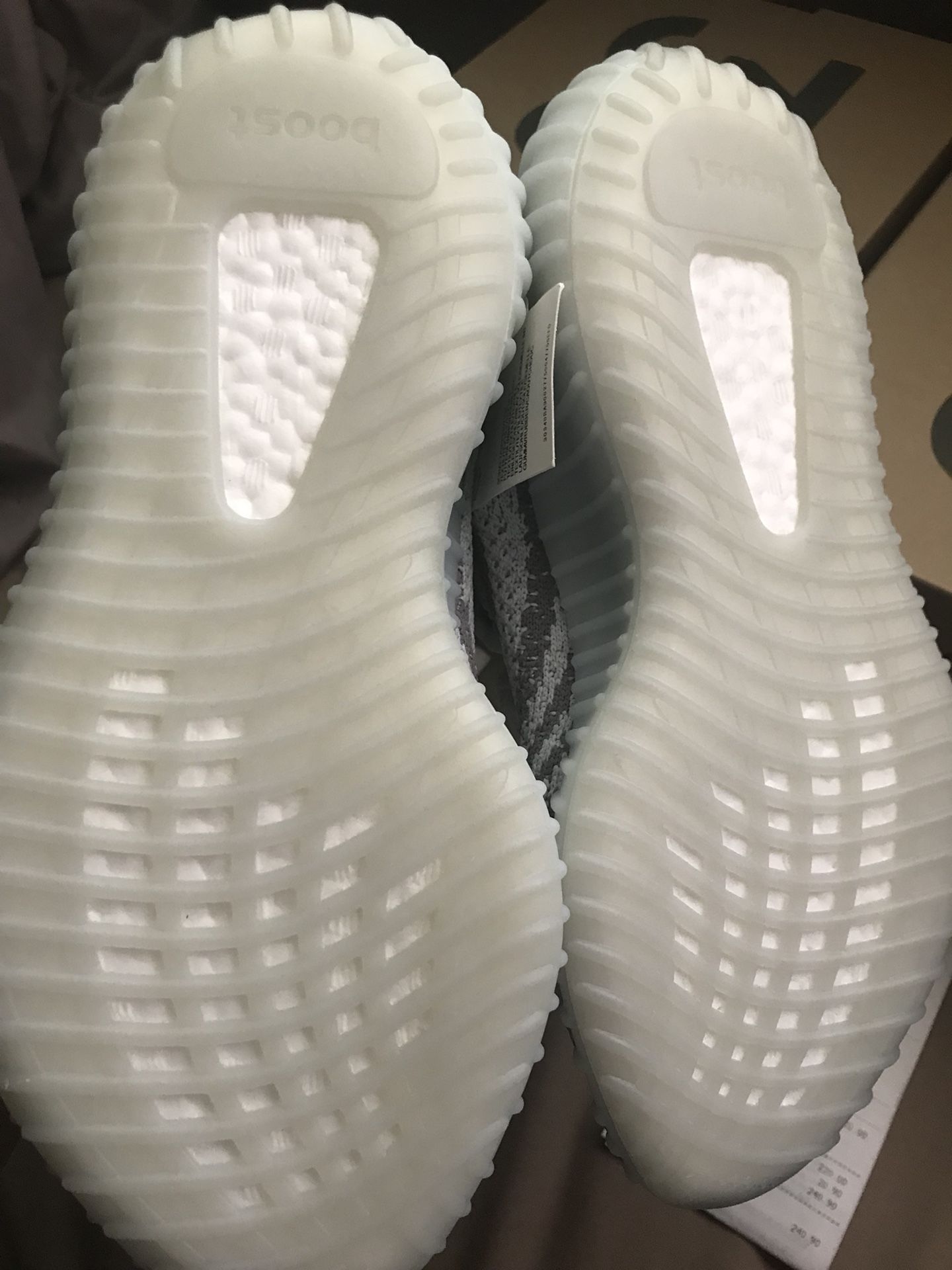 Yeezy 350 boost V2 sz. 5 M/ 6.5 W deadstock