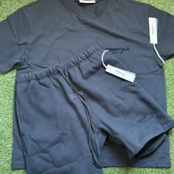 Essentials Shorts 