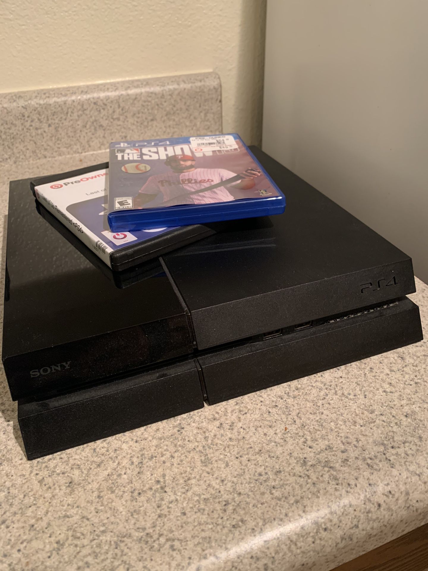 PS4, 2 controllers, & 2 games