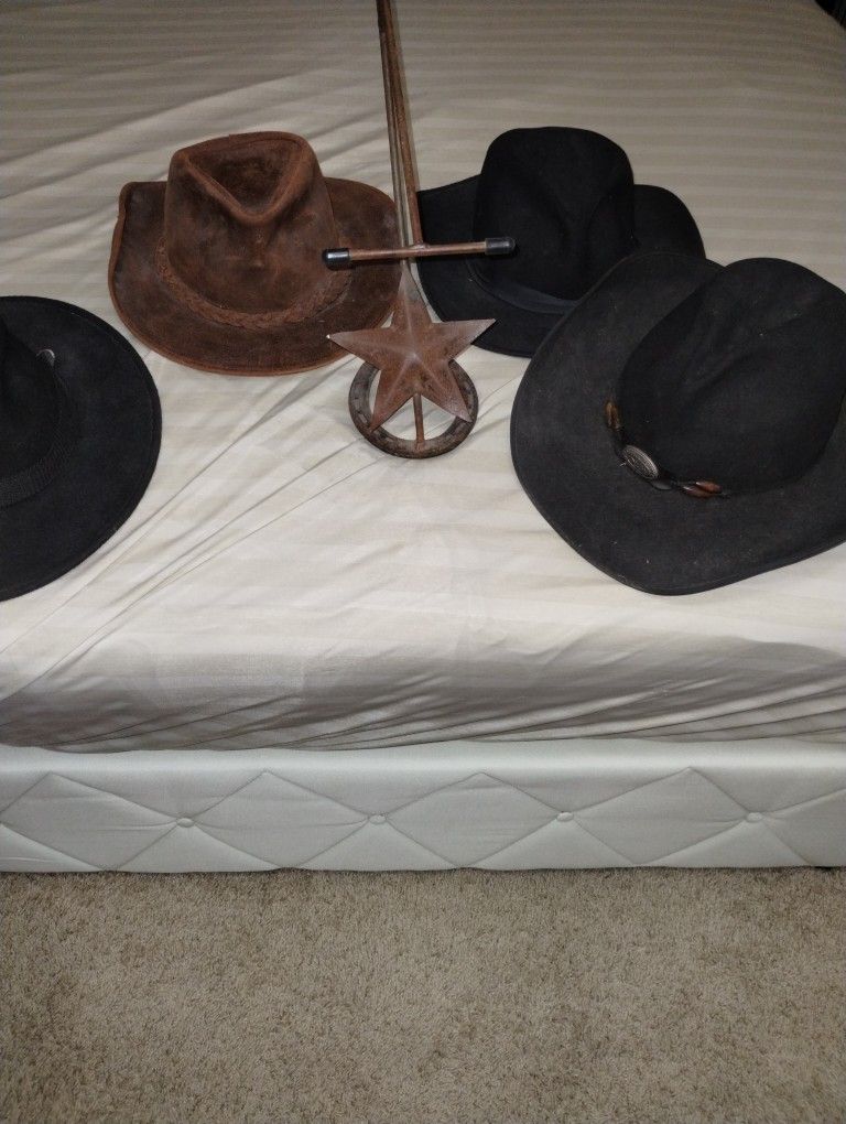 4 Cowboy Hats And Hat Holder