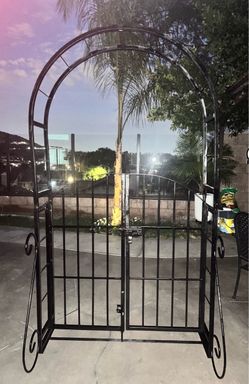 Black Metal Garden Arch