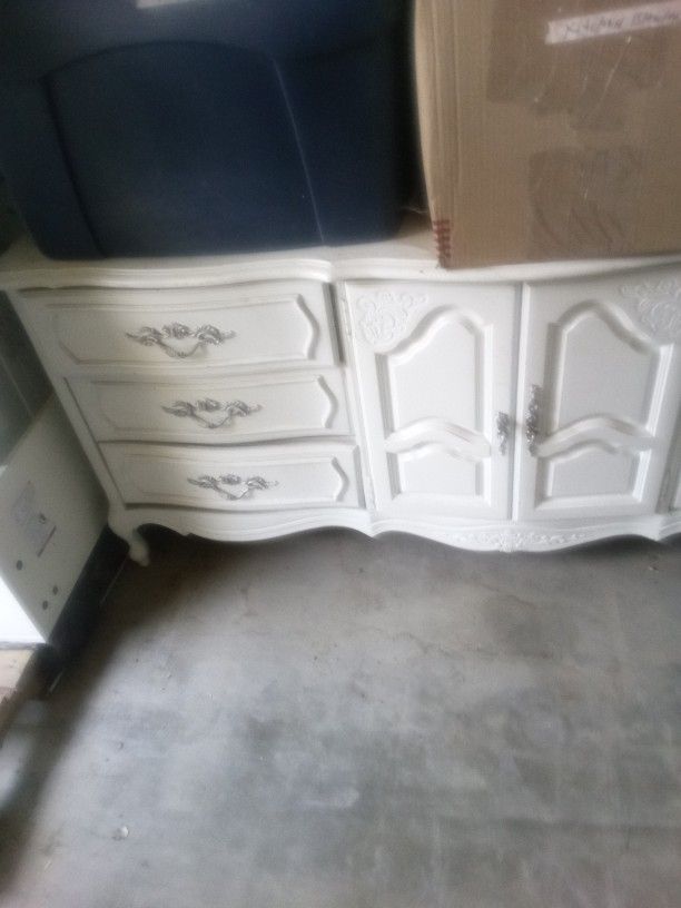 Dresser And Mirrors