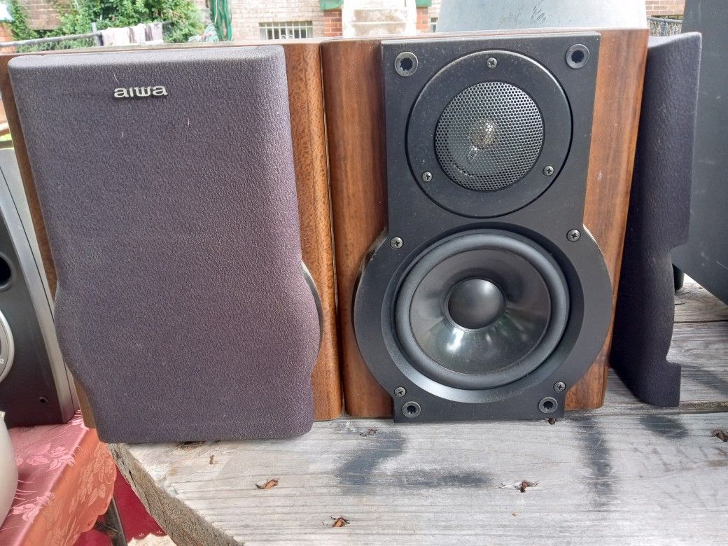 Aiwa Bookshelf Speakers $100 FINAL PRICE