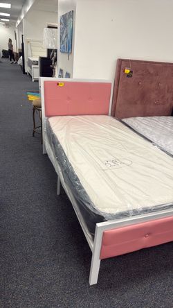 Twin beds with mattresses new 299 all together