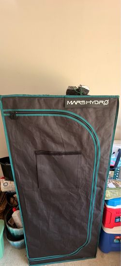 Grow tent with light