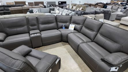 Beautiful 6pc Grey Sectional  Power Recliners  &  Storage