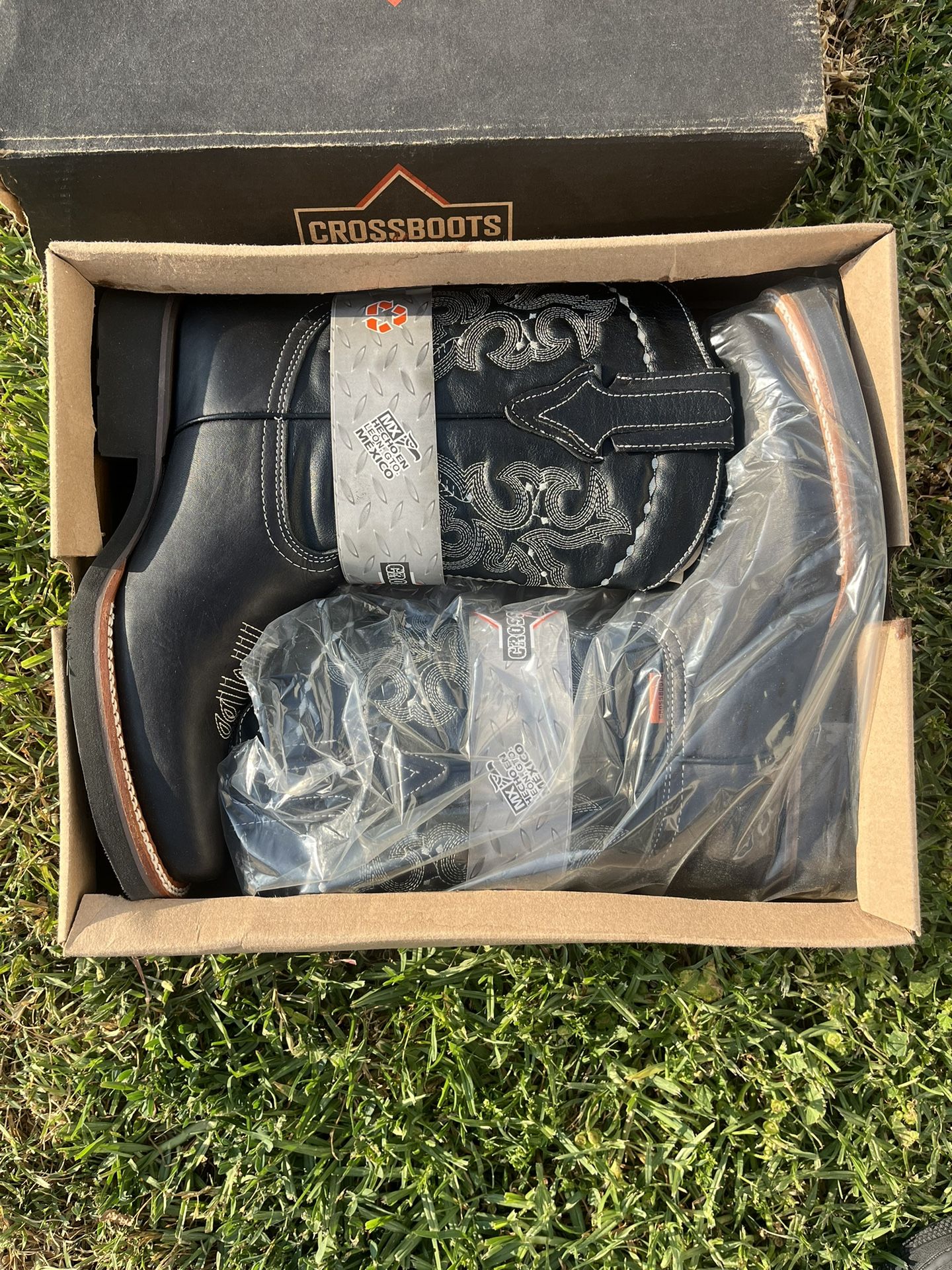 Brand new mens work boots size 9