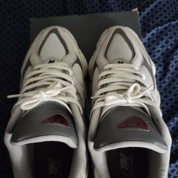 New balance 9060 grey and white