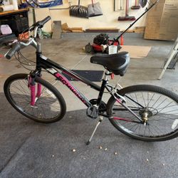 Woman's Mountain Bike- 26in Schwinn Sidewinder