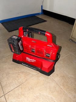 Milwaukee M18 Six Port Rapid charger