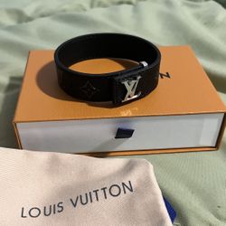 Lv:Bracelet
