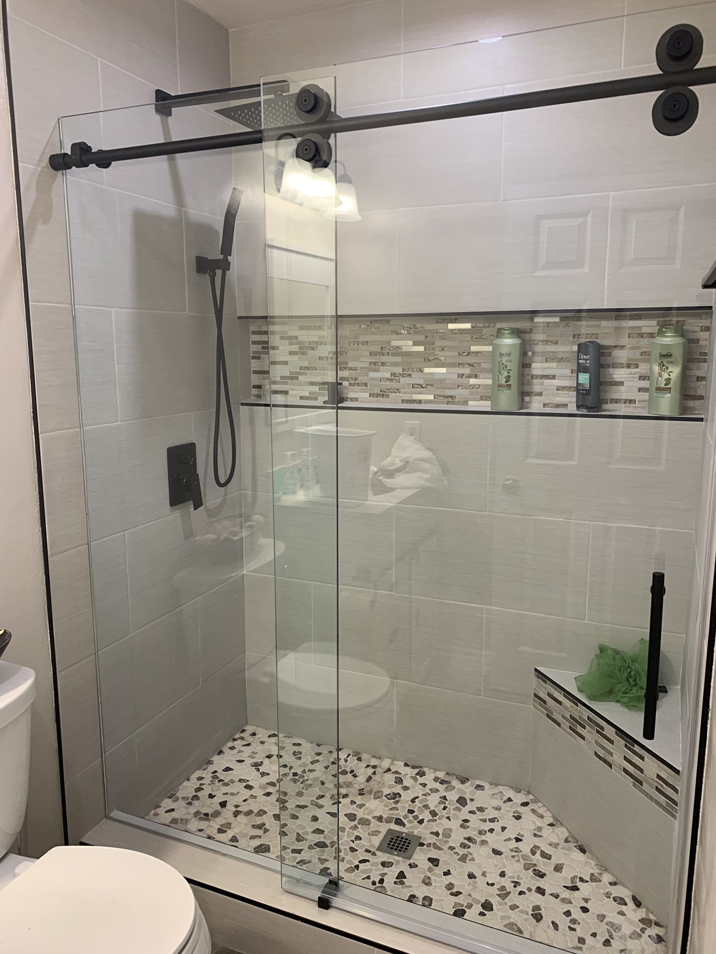 Frameless sliding shower doors