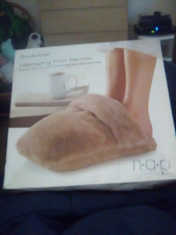 Brookstone Foot Massaging Foot Warmer for Sale in Riverhead NY