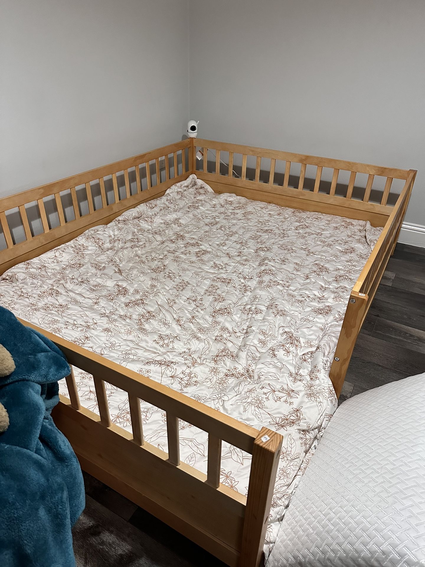 Montessori Floor Bed With Memory Foam Bed
