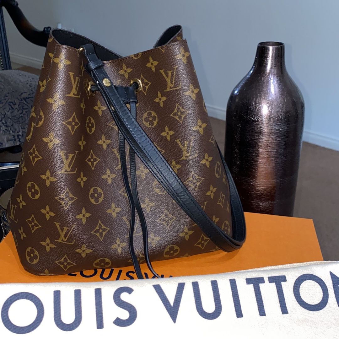 Louis Vuitton Wallet for Sale in Pumpkin Center, CA - OfferUp