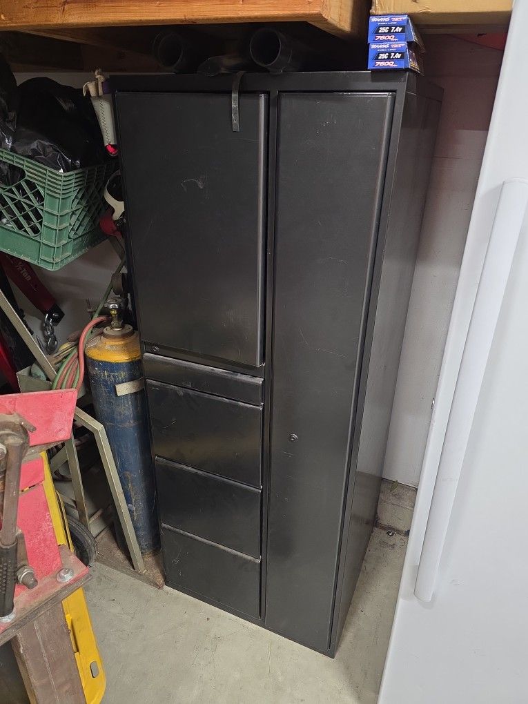 Prep/gun Cabnet/locker