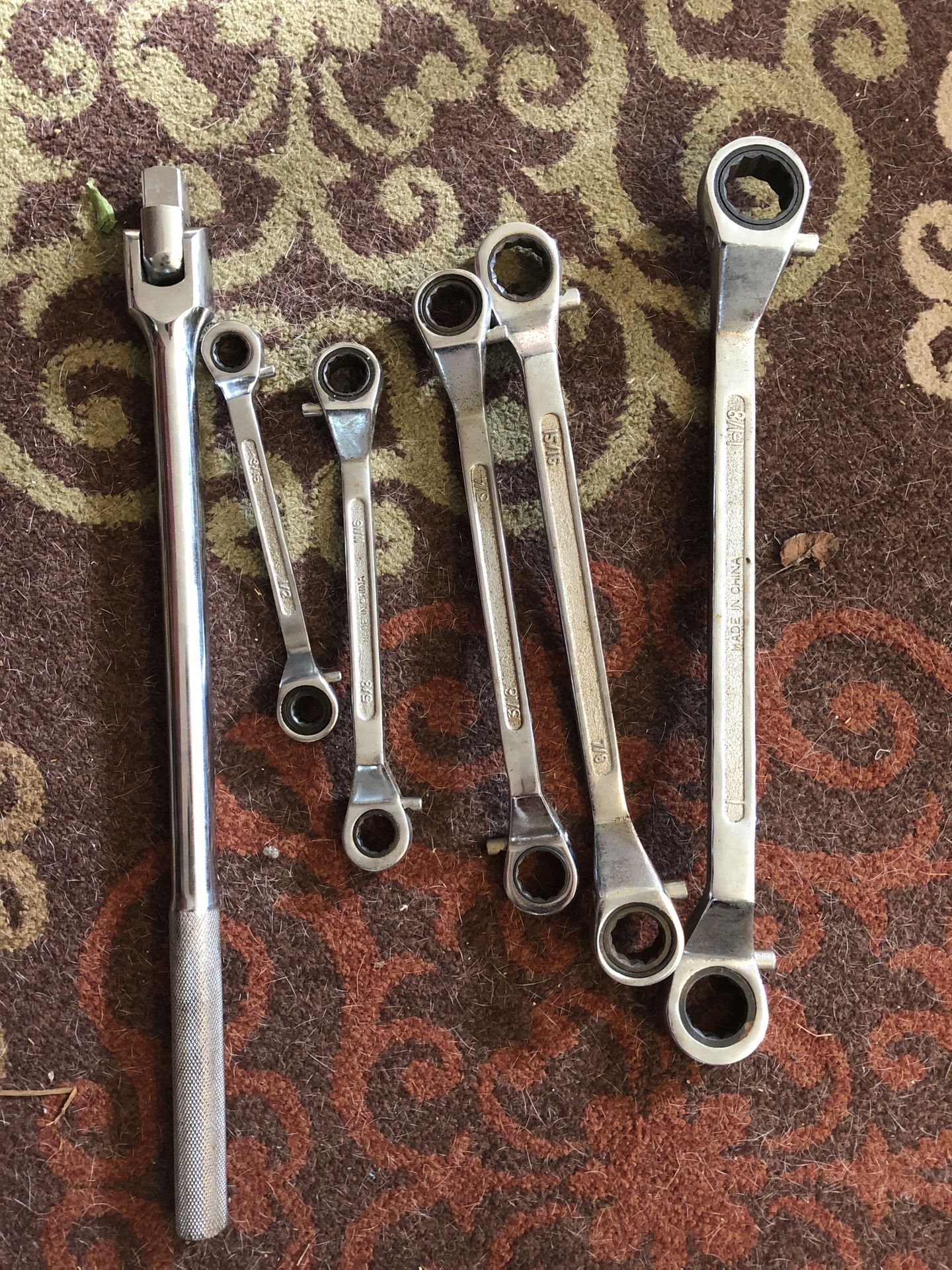 Ratchet wrench set and breaker bar