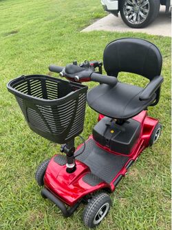 Vive Health 4-Wheel Mobility Scooter – Excellent Condition (Includes BRAND NEW Charger!)