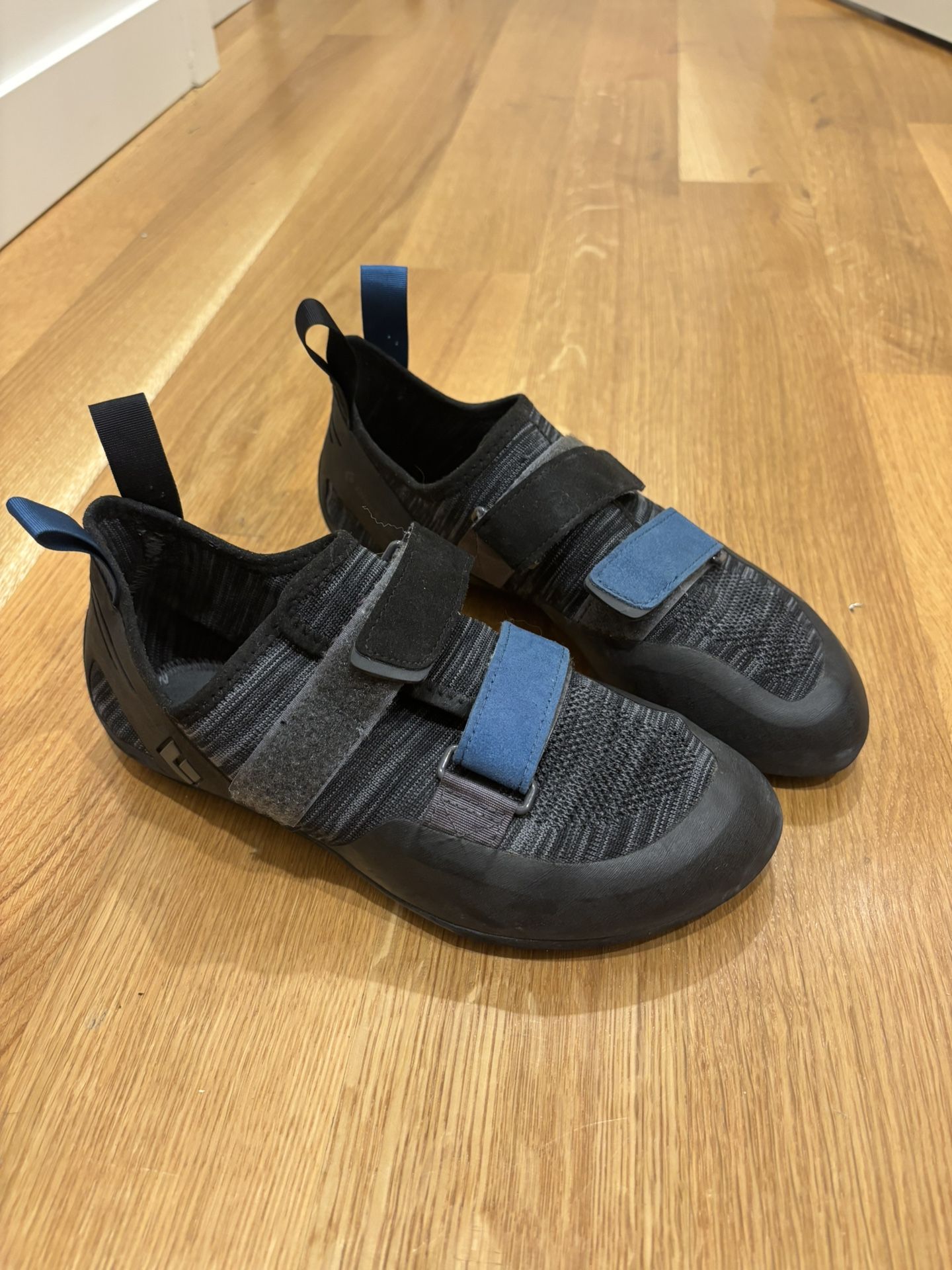 Black Diamond Momentum climbing shoes - Great condition - Barely used