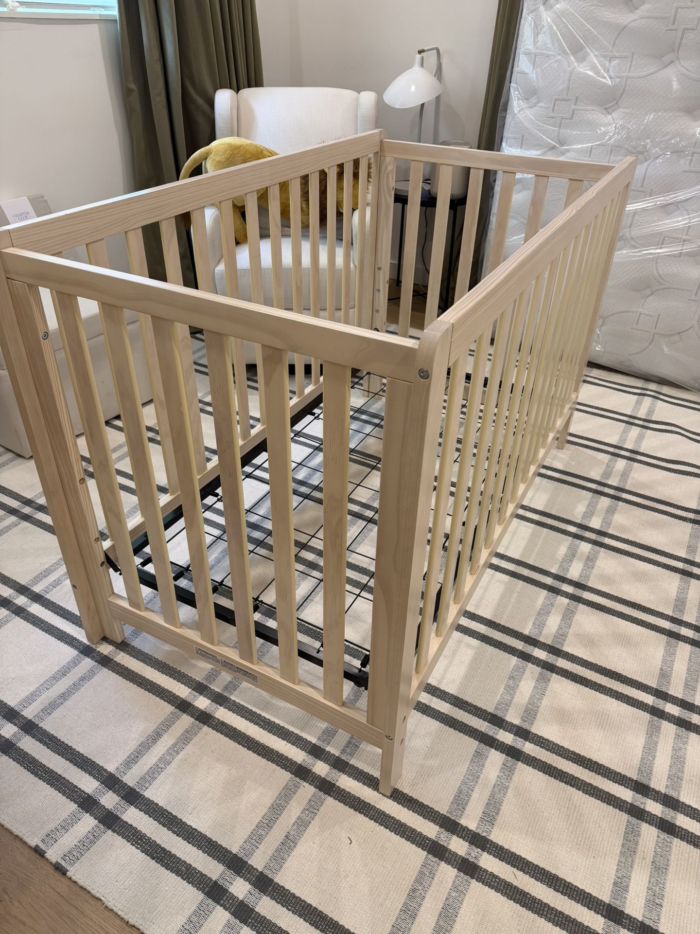 Carter's by DaVinci Colby 4-in-1 Convertible Baby