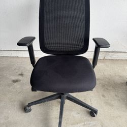 Great Black Steelcase Reply Mesh Office Desk Chair