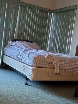 Queen size matress and box spring In clean good condition