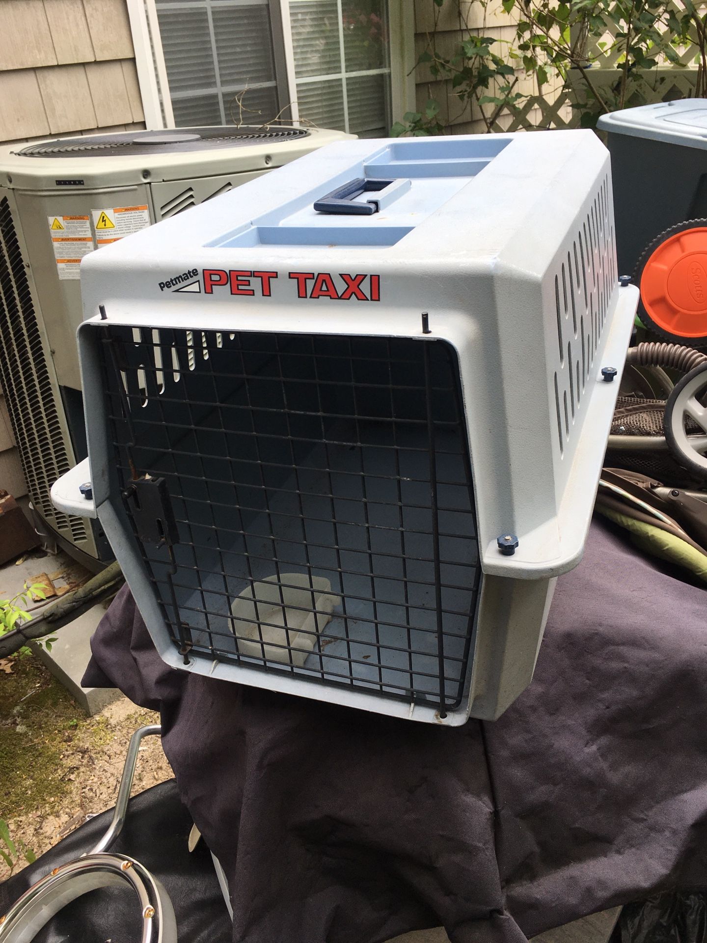 Medium size pet carrier only $30 firm