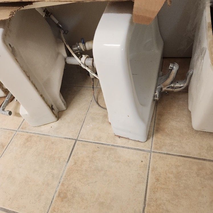 2 Bathroom Sinks Both For 50 Or Make Offer