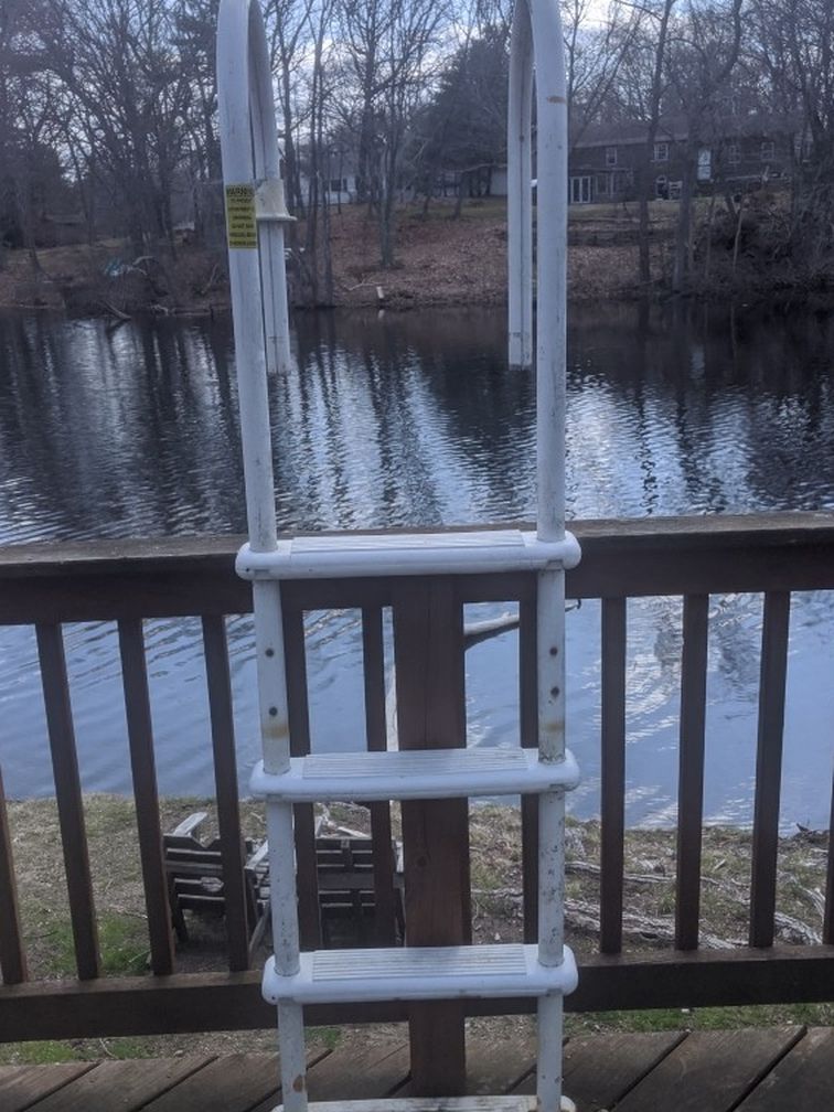 6 Ft Tall 4 Step Ladder