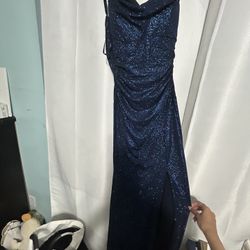 Gorgeous navy blue shimmer gown from Josouim, perfect for prom, weddings, or formal events. ✨ Features: 	•	Cowl neckline with adjustable spaghetti str