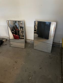 2 Mirrored Medicine Cabinets
