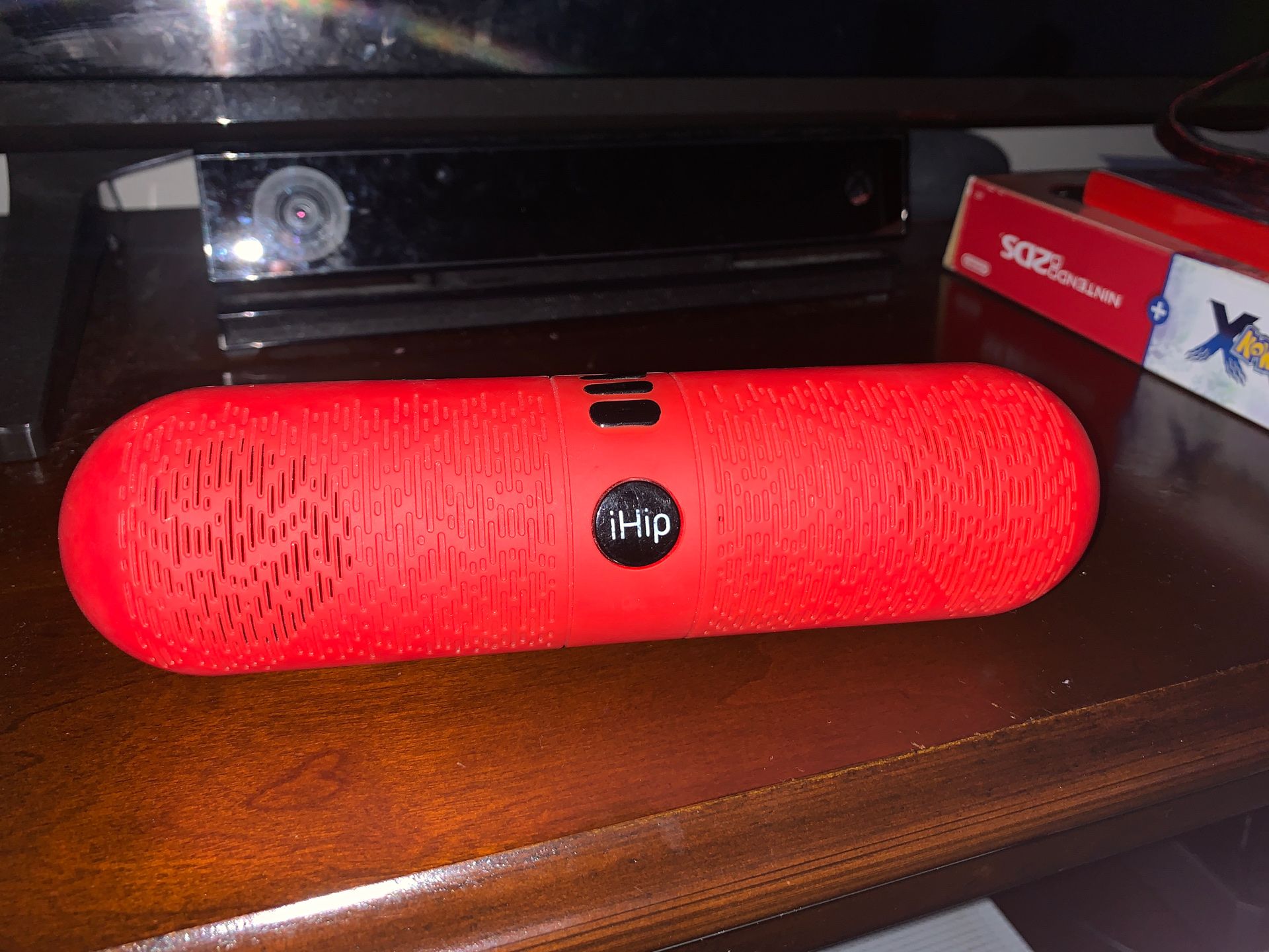 Ihip Jambar Bluetooth speaker