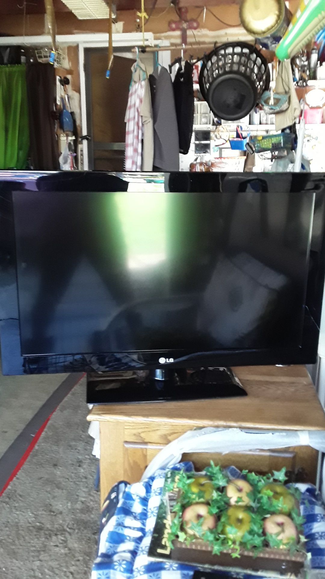 LG 27 inch TV