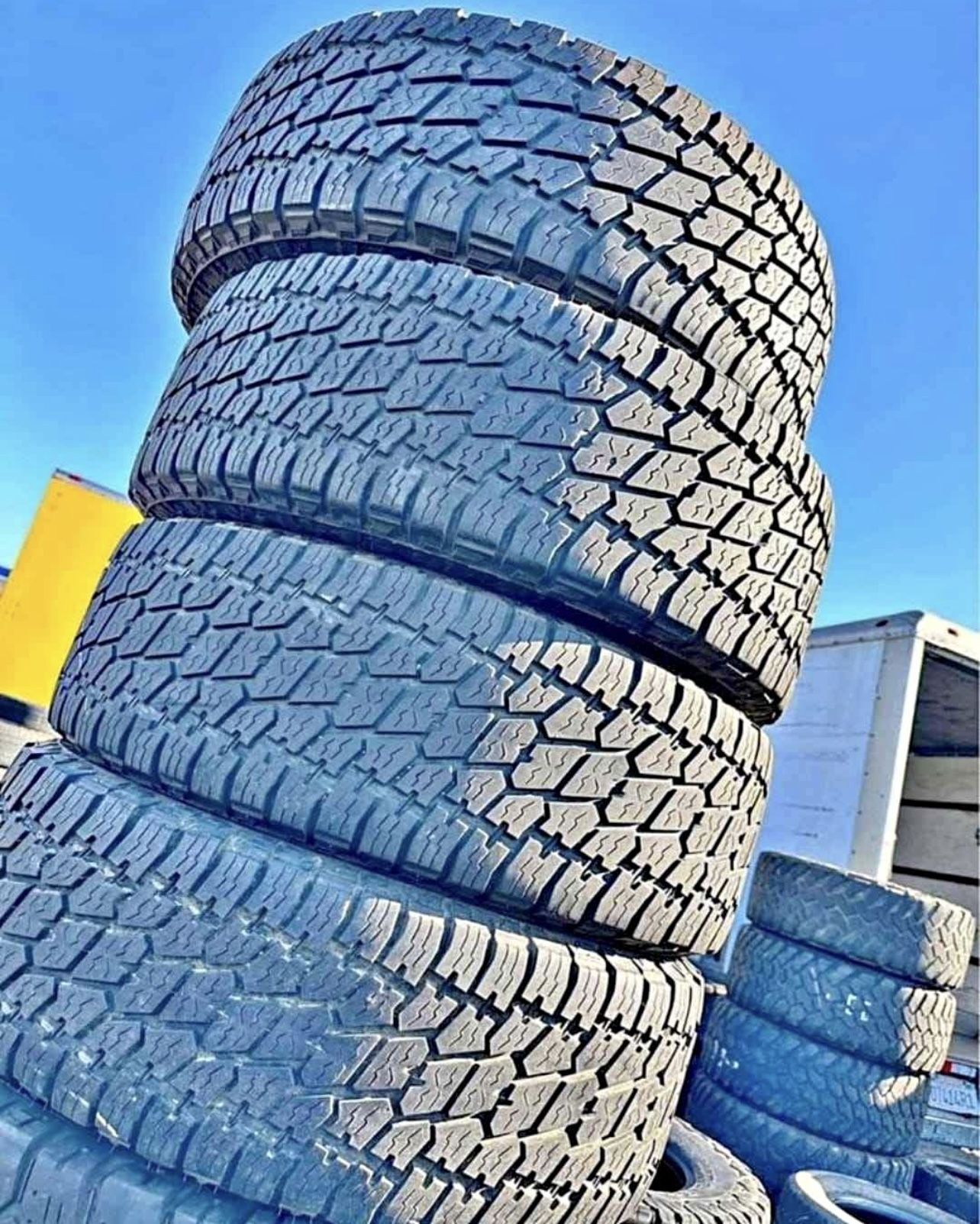 285/70/17 Nitto vendo un set de llantas usadas excelente condiciones de vida las 4 ✅🤩I am selling a set of used tires, all 4 in excellent living cond
