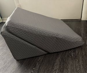 Adjustable Cooling Memory Foam Wedge Pillow – Like New