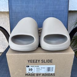 Size 10 Men Yeezy Slides (Pure) 2021