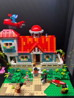 Lego stitch house
