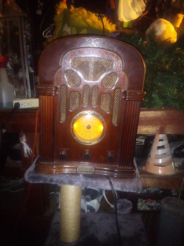 Thomas Edison Style Radio From 1989