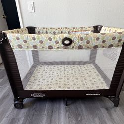 Graco Pack n Play W/ Sheets