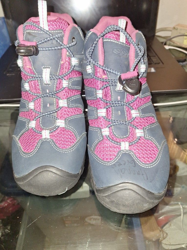 Keen Waterproof Women's Hiking Shoes Size 7