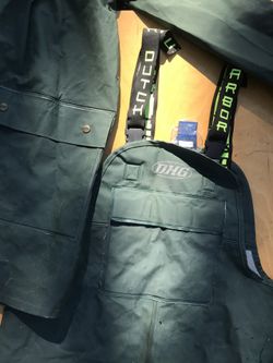 Dutch Harbor Gear   [ size small ]