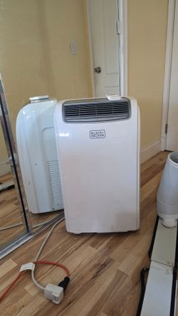 Portable air conditioner by Black and Decker model BPACT08WT. 8,000 BTU in excellent working condition
