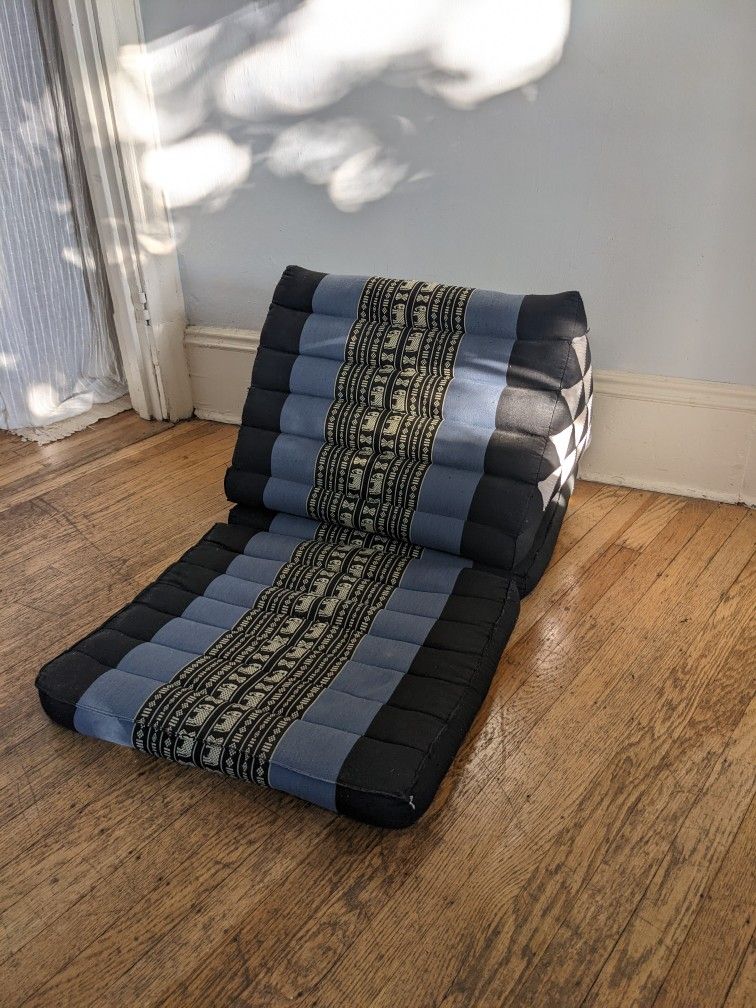 Original foldable thai chair / cushion / very versatile