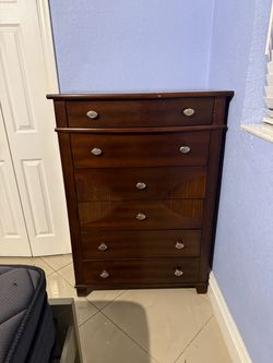 Free !!! Dark Wood Tall Dresser with 6 Drawers